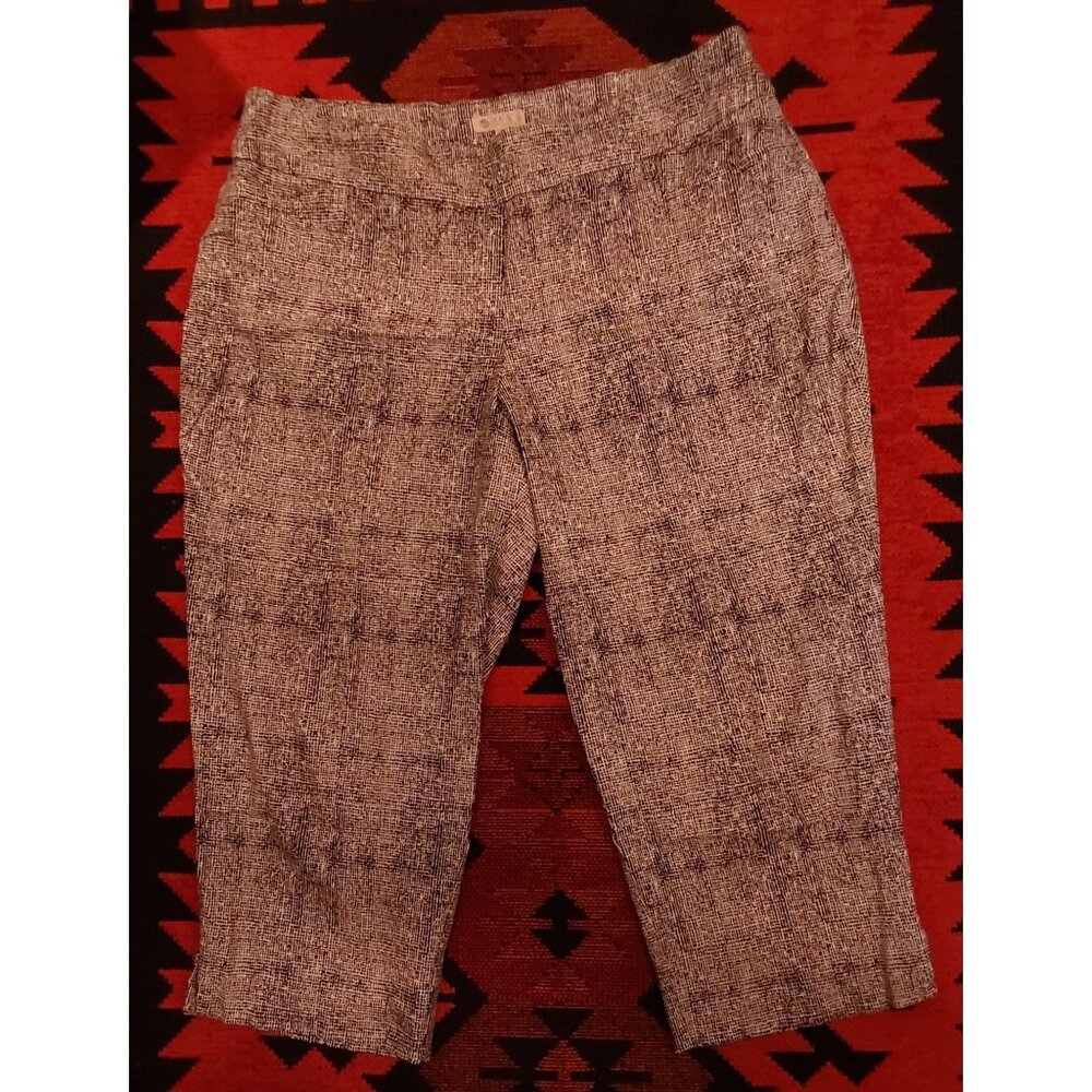 Lila Roe Women's Plus Size Black White Abstract Cropped Pants. Size 18W